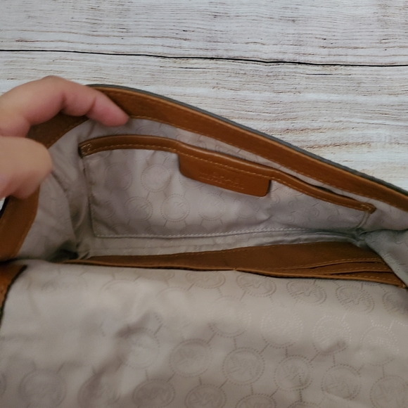 Michael Kors Hamilton Whipped Shoulder/ Clutch bag - Picture 7 of 13